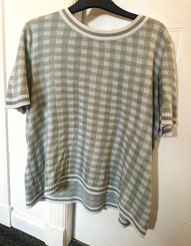 Next grey white check - next, &